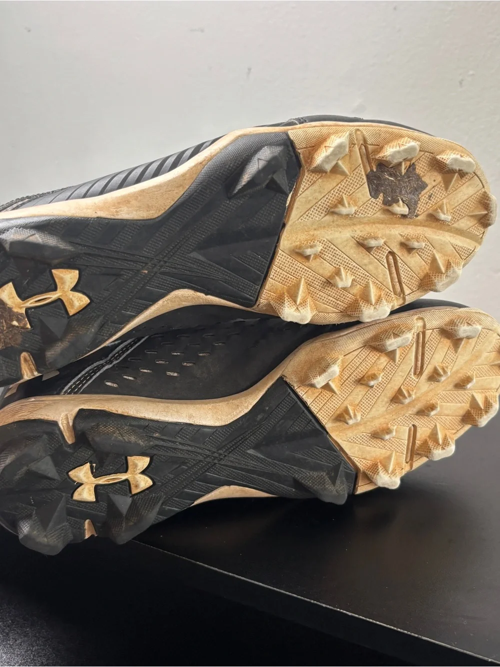 Under Armour Leadoff men’s cleats, size 7, baseball, softball, sports, summer